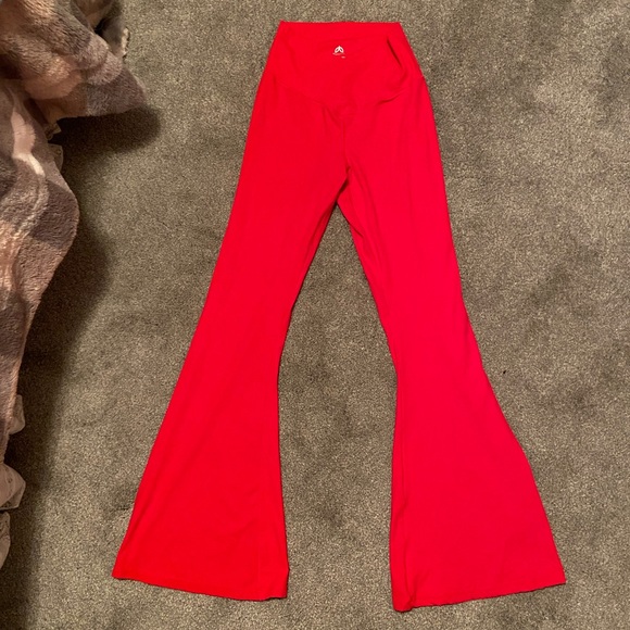 Sunzel Flare Leggings, Crossover Yoga Pants w/ Tummy Control, High-Waisted red - Picture 2 of 4